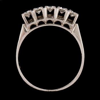 RING, 18k vitguld med 10 briljantslipade diamanter ca 0.6 ct. Vikt 6 g.