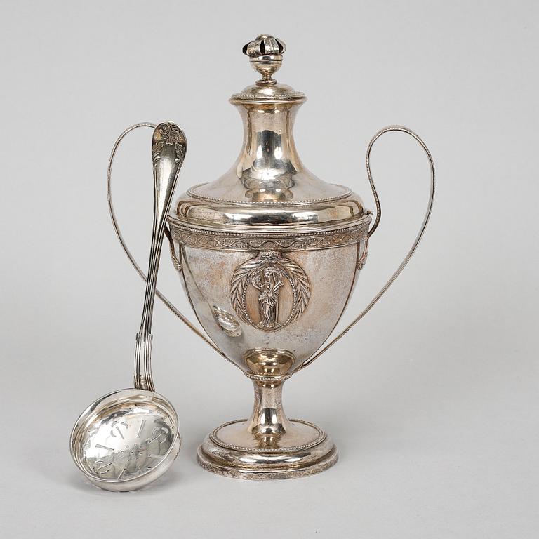 A late Gustavian silver sugar-bowl and cover, mark of PETTER JOHAN ZETTERLING, Linköping 1789.