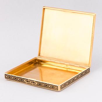 A GOLD CASE, 18K gold, black enamel. France.