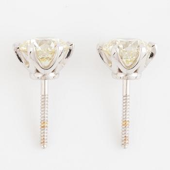 Earrings 18K white gold with brilliant-cut diamonds.