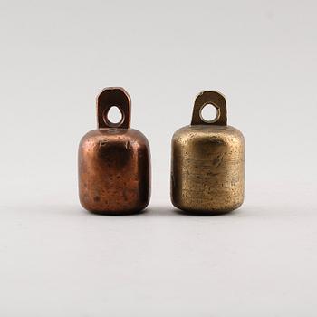 VIKTER, 2 st, daterade 1764 och 1753.
