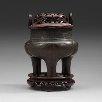 A bronze tripod censer, Qing dynasty (1644-1912).