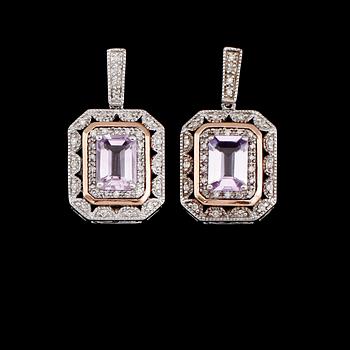 ÖRHÄNGEN, 1 par, 10 k guld och vitguld, ametister och briljantslipade diamanter tot 0.25 ct.