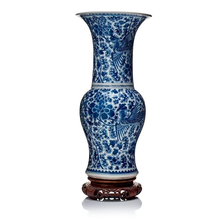 A blue and white vase, Qing dynasty, 18th Century.