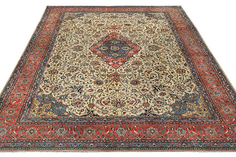 A Sarouk carpet, c. 400 x 284 cm.