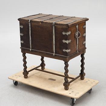 An 18th/19th Century Oak Casket.
