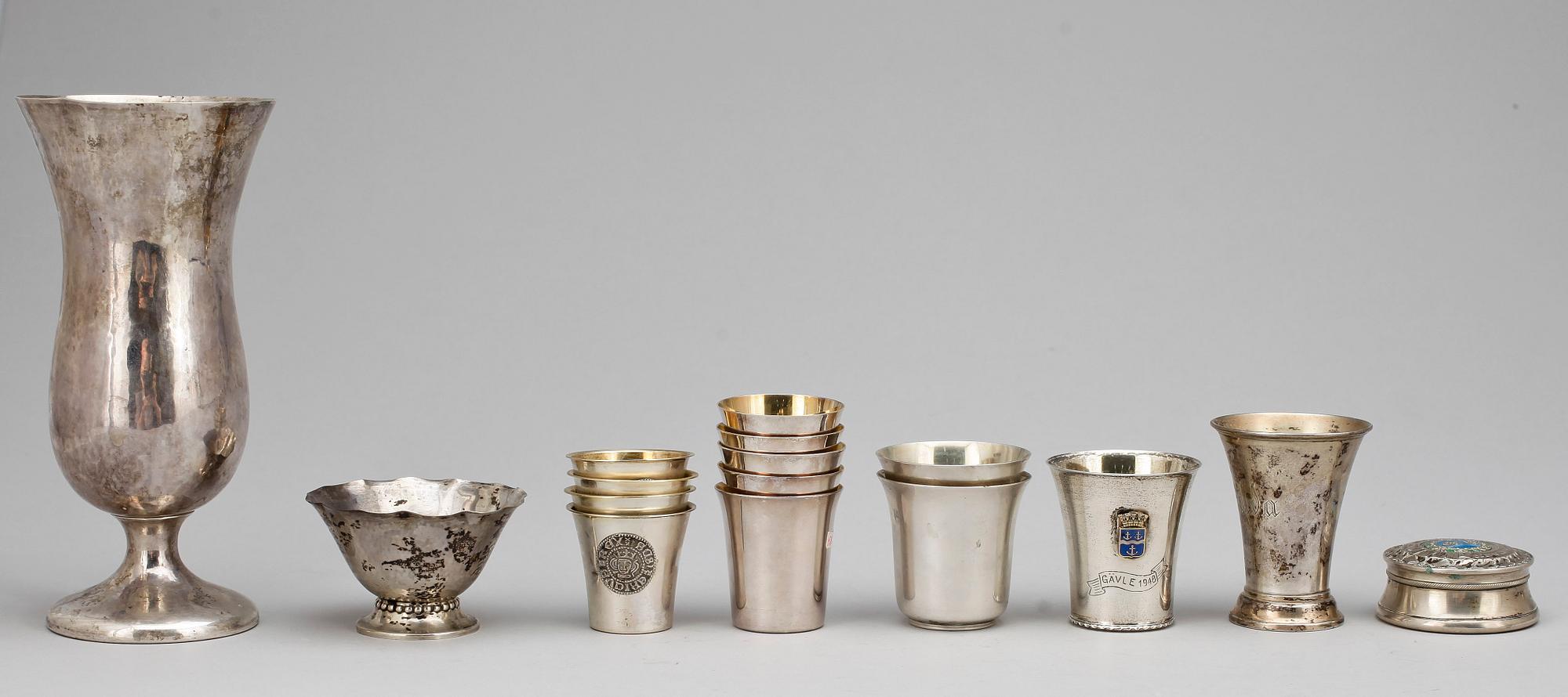 PARTI SILVER, 17 delar, bla bålslev CPÅ, Arboga, 1829. Tot vikt ca355g (exkl slev samt vas med fylld fot).