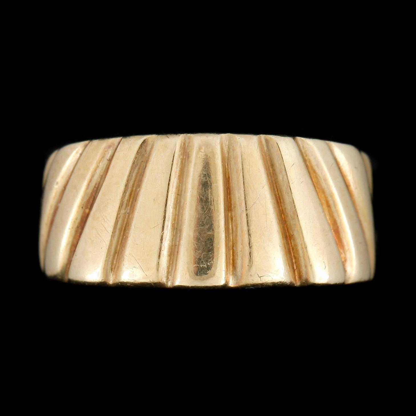 RINGAR, 2st, 14k guld, en med blå sten. Totalvikt 11,8g.
