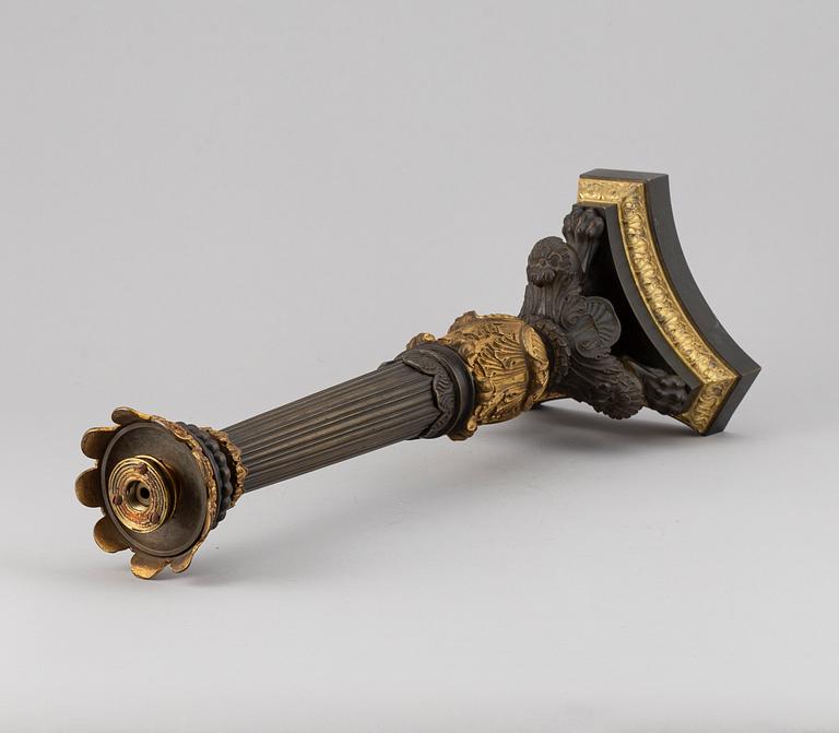 BORDSLAMPFOT, förgylld och patinerad brons, empirestil, Frankrike, sent 1800-tal.