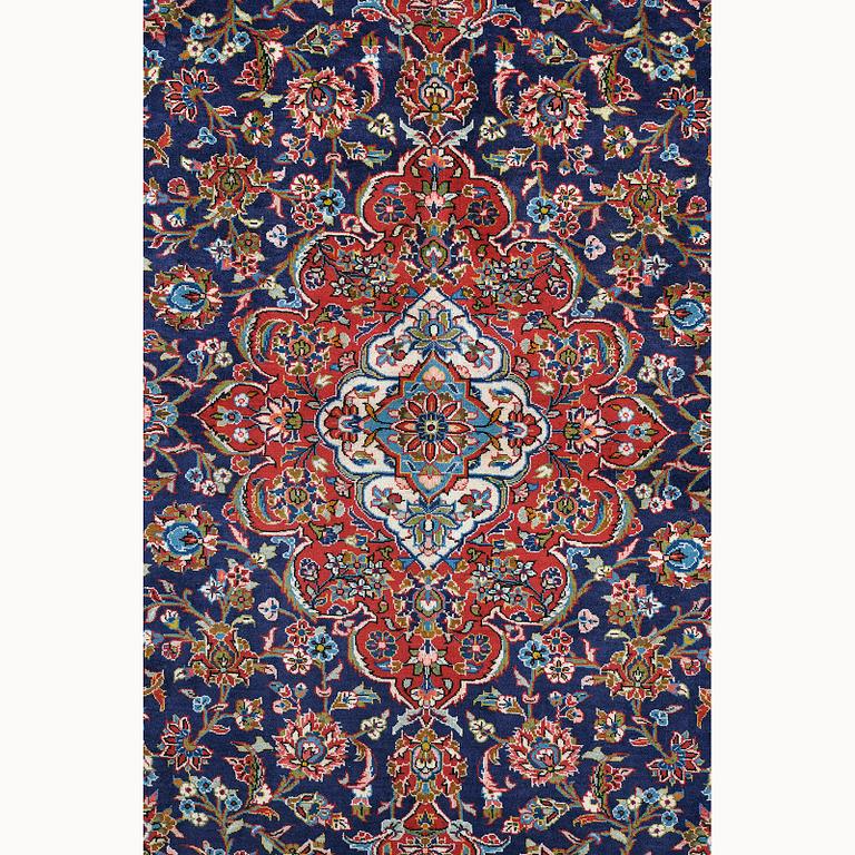 A carpet, Kashan, ca 414 x 305 cm.