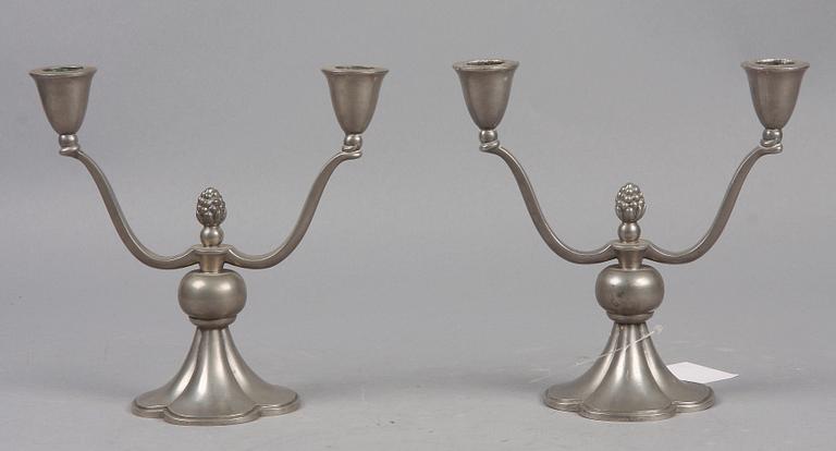 KANDELABRAR, ett par samt BORDSLAMPA, tenn, Just Andersen, Danmark, 1930/40-tal.