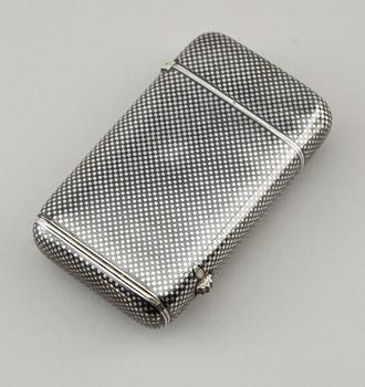 CIGARETTETUI, silver, 1900-talets första hälft. Vikt ca 127 g.