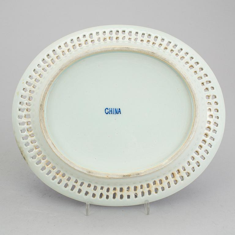 GALLERSKÅL MED FAT, porslin, Kina, tullmärkning, 1880-tal.