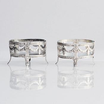 Nils Rundström, saltkar med glasinsats, silver, ett par, Stockholm 1786. Gustavianska.