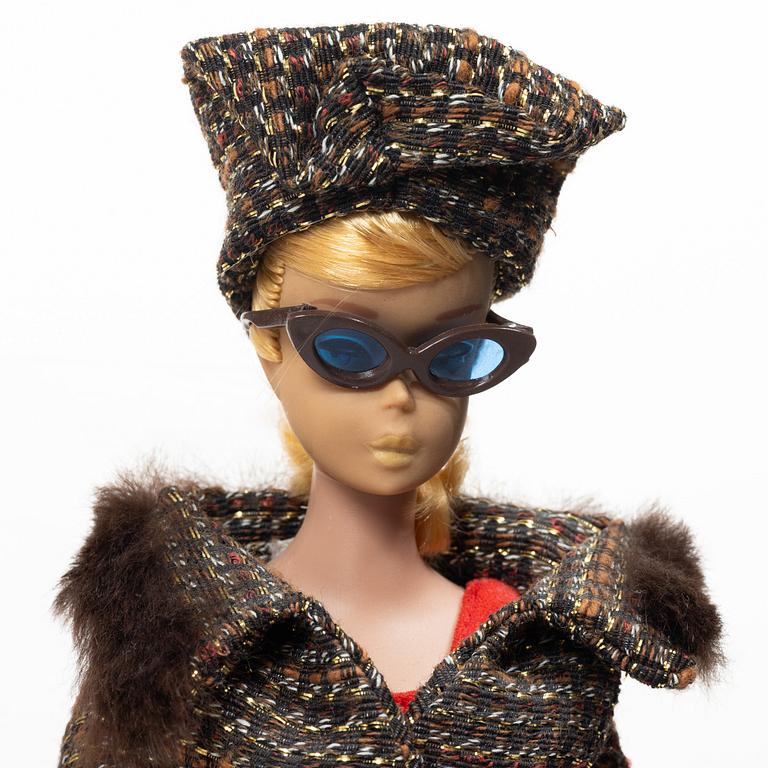 Barbiedockor, 3 st, samt kläder och accessoarer, Mattel, 1960-tal.