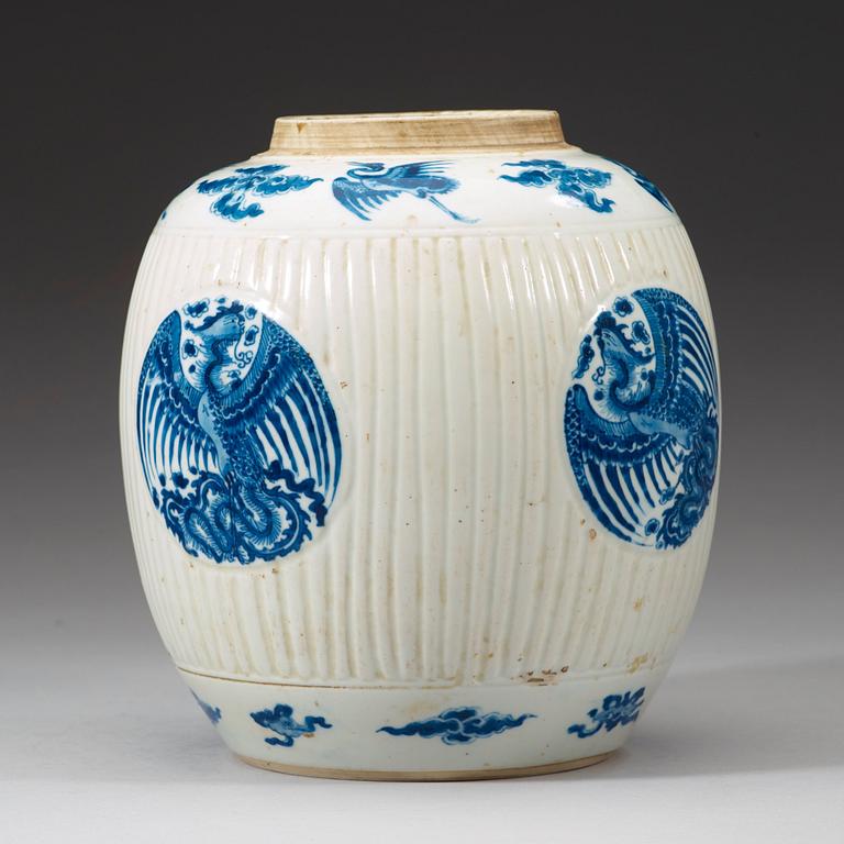 A blue and white jar, Qing dynasty, Kangxi (1662-1722).