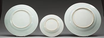 Two chargers and six dinner plates (1+1+6), Qing dynasty, Yongzheng (1723-1735).