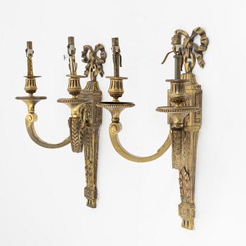A pair of Louis XVI-style brass appliques, 20th Century.