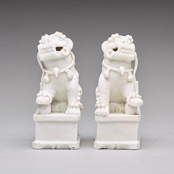 A pair of blanc de chine joss stick holders, Qing dynasty, Kangxi (1662-1722).