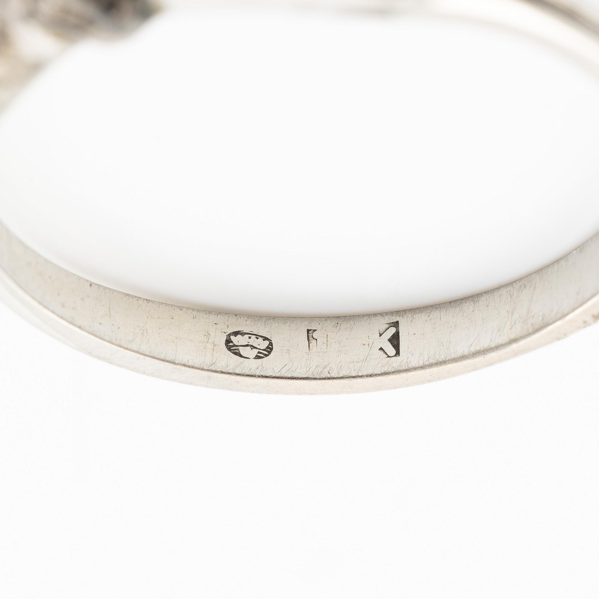 Ring in 18K white gold set with a brilliant-cut diamond.