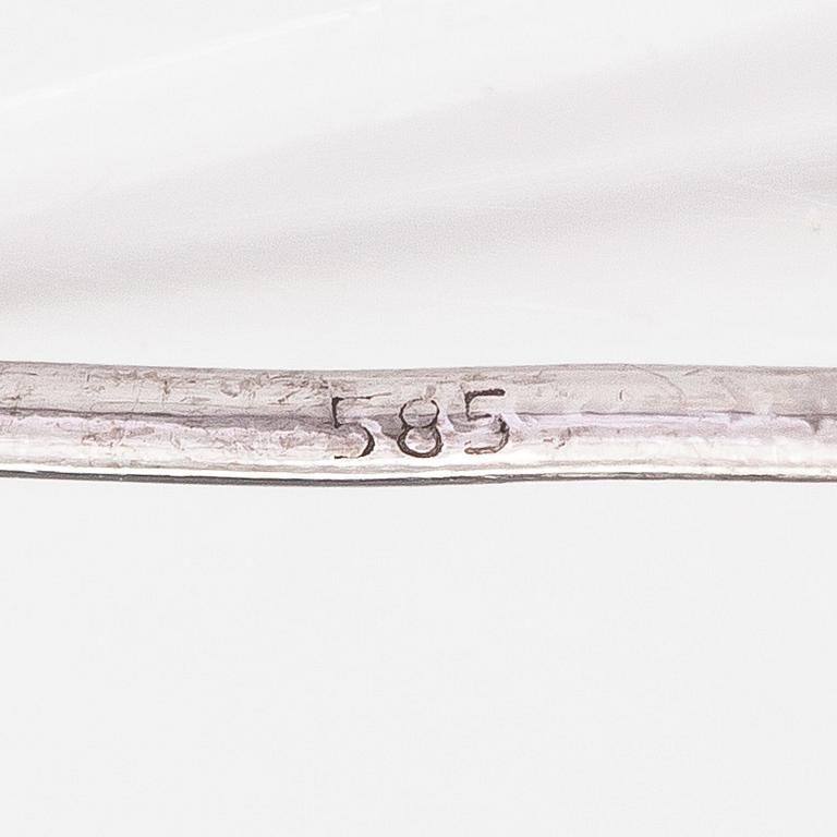 Korvakorupari, 14K valkokultaa sekä prinsesshiottuja timantteja yht n 0.08ct.