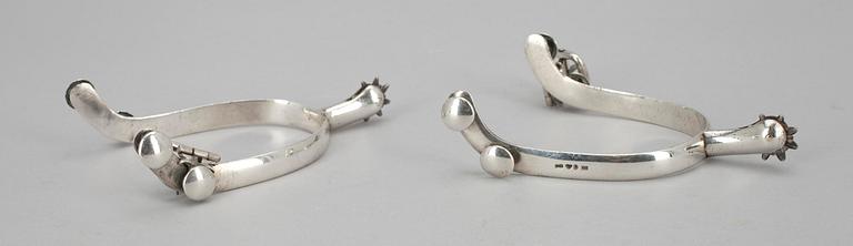 SPORRAR, 2 st, silver, Per Fredrik Palmgren, Stockholm 1865 resp. GAB Stockholm 1894. Tot. vikt ca  165 g.