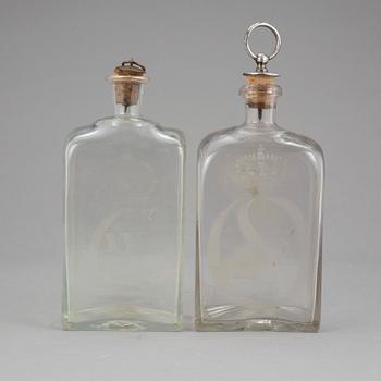 BRÄNNVINSFLASKOR, 2 st, glas, 18/1900-tal.