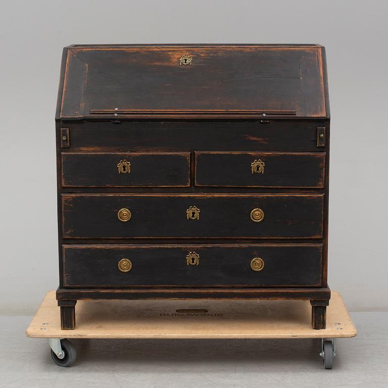 A painted pine secretaire, first half of the 19th Century.