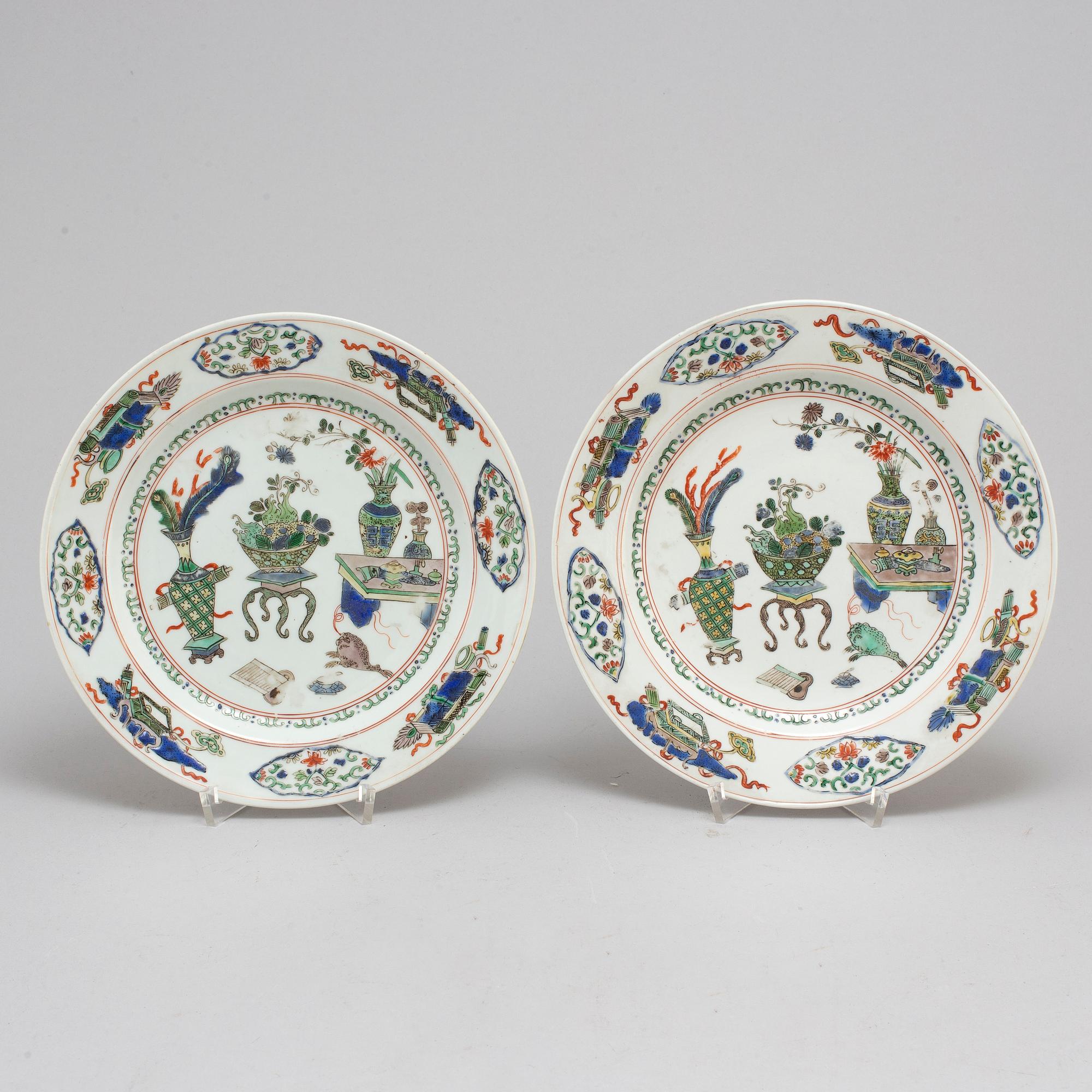 Two famille verte dishes, Qing dynasty, Kangxi (1662-1722).