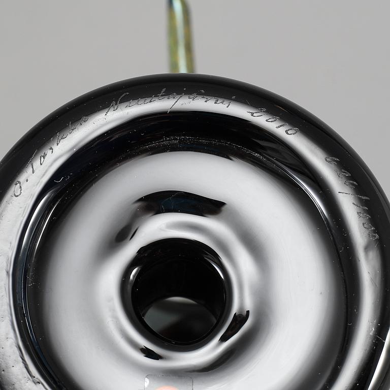 OIVA TOIKKA, LINTU, lasia, "Ladybird", numeroitu 626/1000, signeerattu O. Toikka Nuutajärvi.