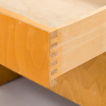 Aino Aalto, sängbord, 2 st, modell 170, O.Y. Huonekalu- ja Rakennustyötehdas A.B. 1940-tal.