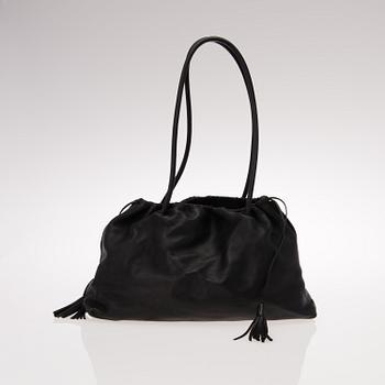 BLACK LEATHER DRAWSTRING TASSEL TOTE BAG.