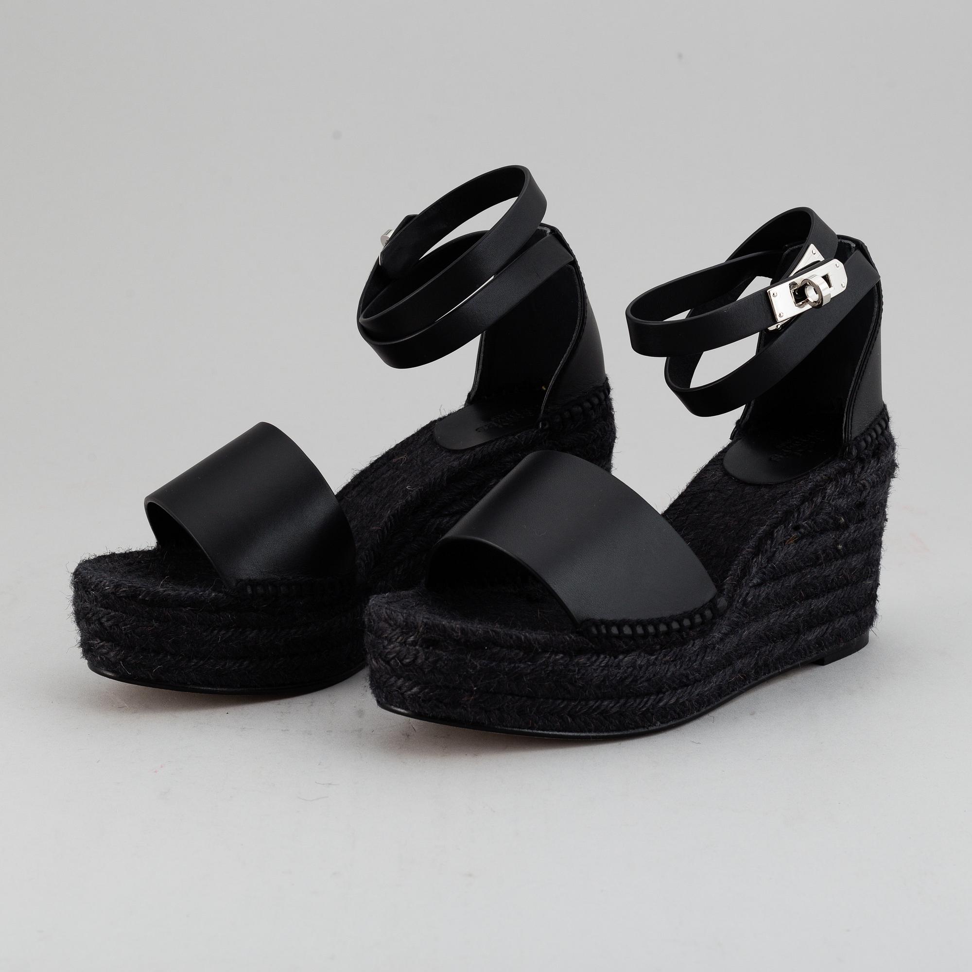 HERMÈS, a pair of black leather 'Tivoli' wedge sandals, 2019, size 38.