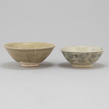 Two Chinese porcelain bowls, probably Ming.