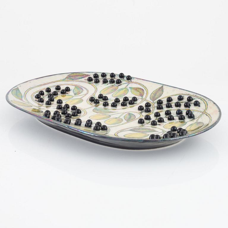 Birger Kaipiainen, a stoneware dish, Arabia, Finland, 1970-80s.