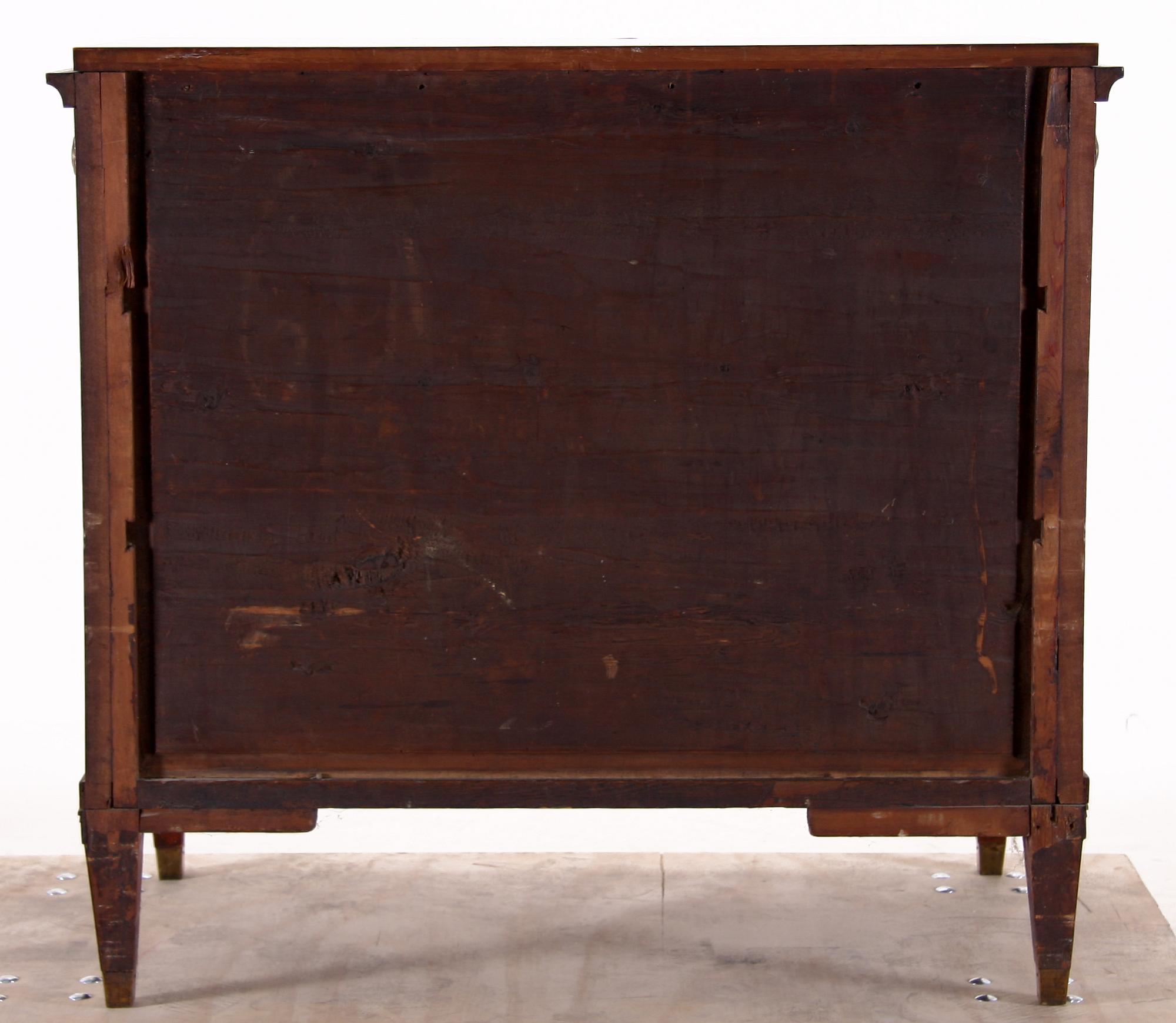 BYRÅ. Sengustaviansk omkring år 1800.