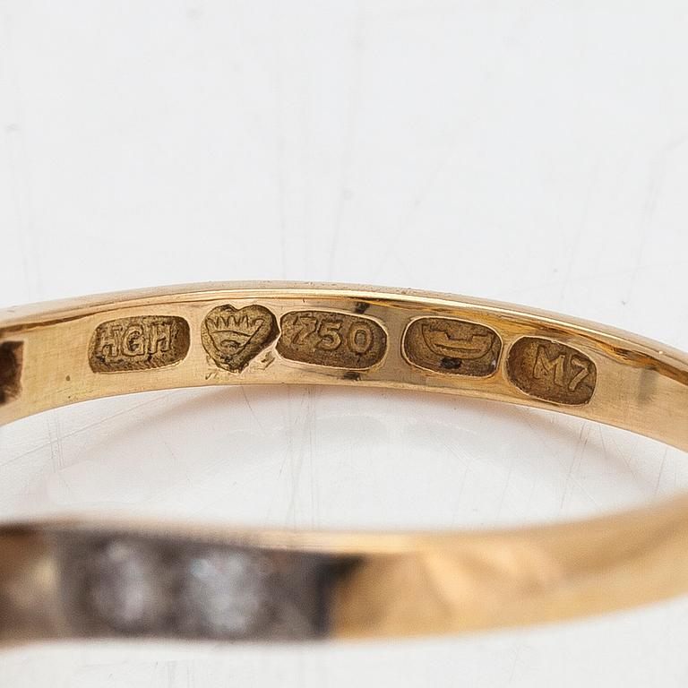 An 18K gold ring, cultured pearls and diamonds totalling approx. 0.18 ct. Hans Göran Hardt, Helsinki 1965.