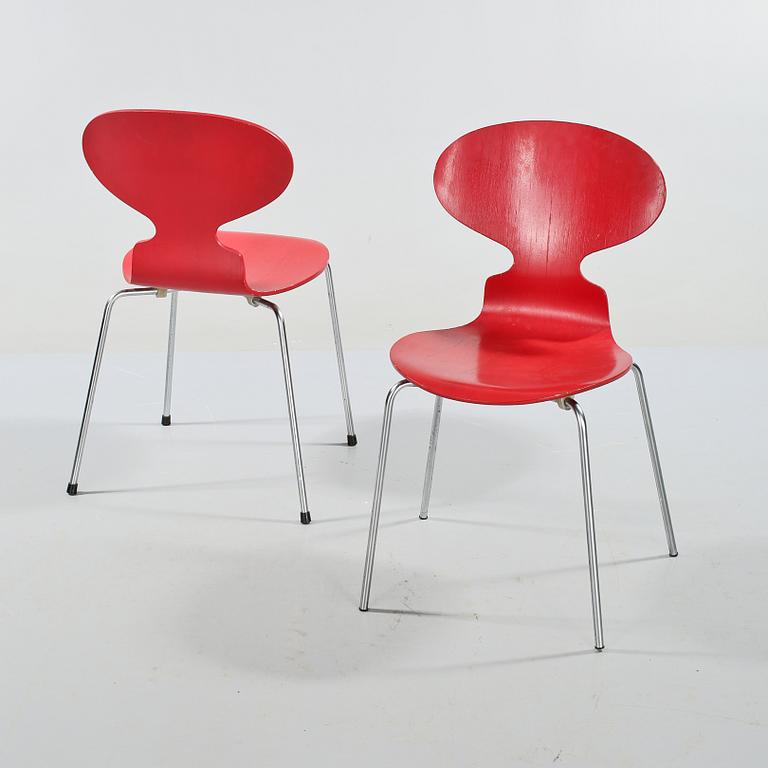 STOLAR, ett par, "Myran", Arne Jacobsen, Fritz Hansen, 1969.