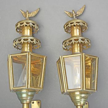 VAGNSLYKTOR/VÄGGLAMPOR, 2 st, mässing, empirstil, 1900-talets första hälft.
