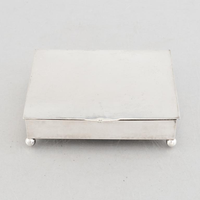Kortskrin, silver, svensk importstämpel, 1900-talets första hälft.