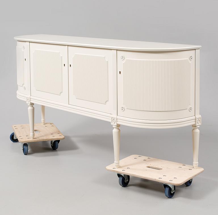SIDEBOARD, gustaviansk stil, 1900-talets andra hälft.