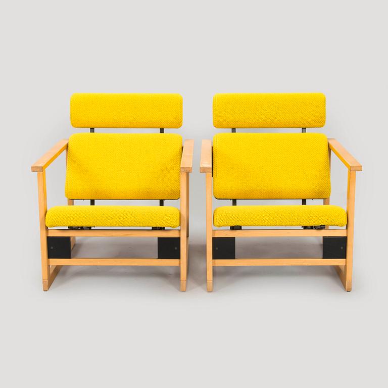 Yrjö Kukkapuro, nojatuoleja, pari, "Alnus" 1990-luku.