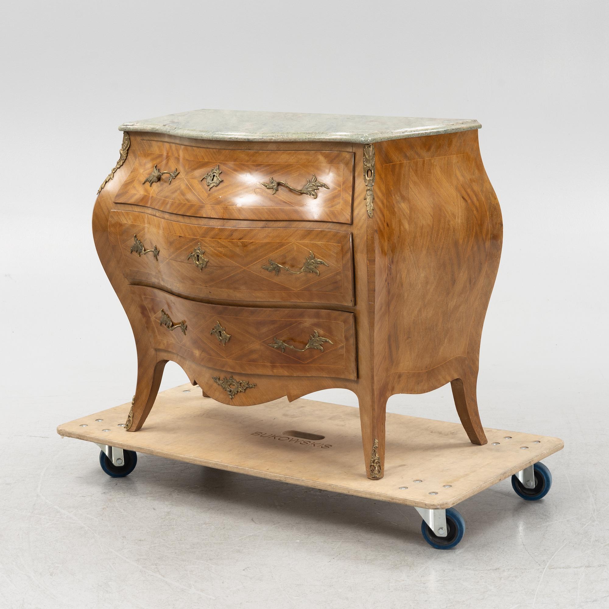 Byrå, rokokostil, omkring 1900-talets mitt.