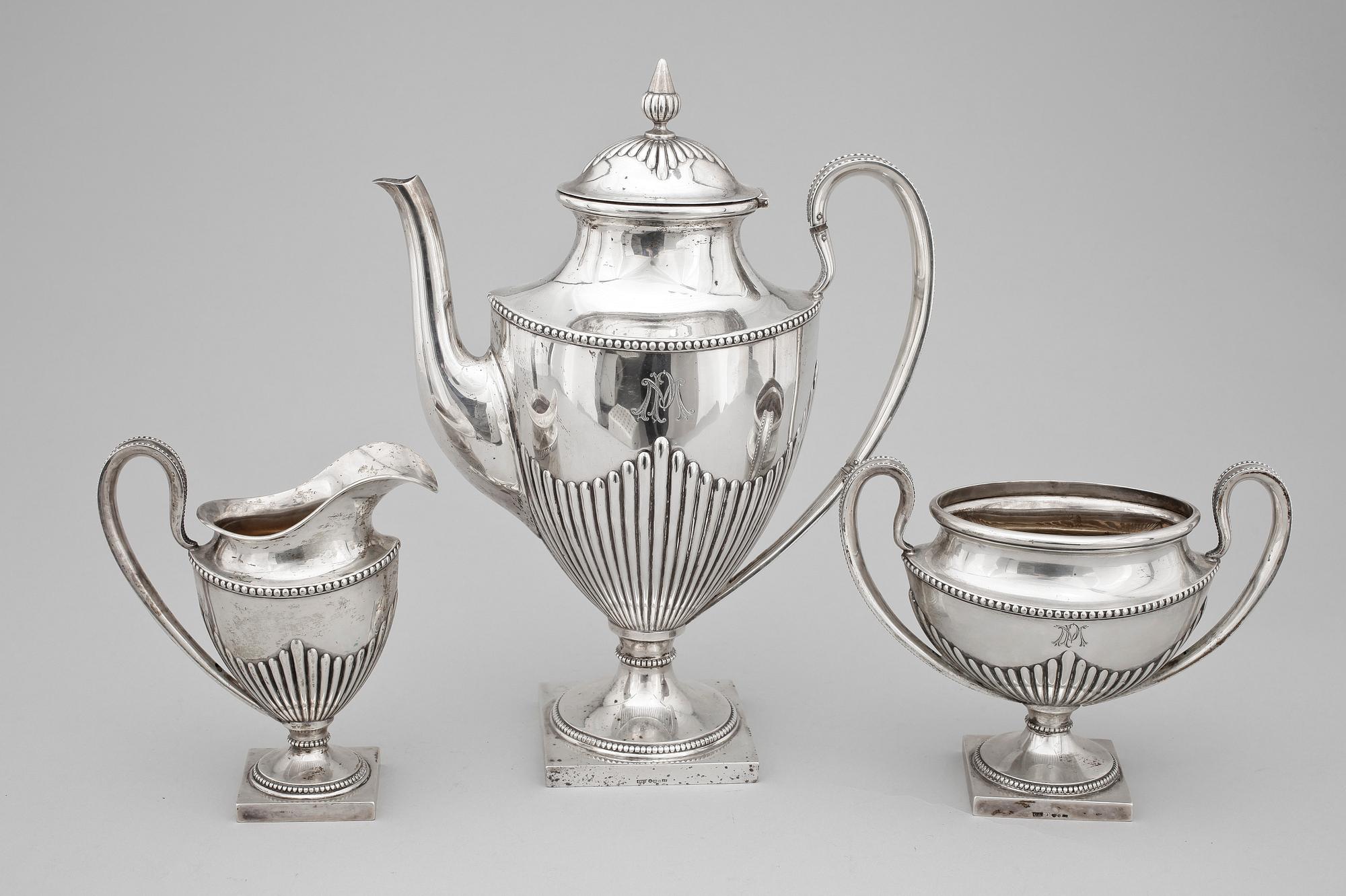 KAFFESERVIS, 3 delar, silver, empirestil, Carl Emil Andrén, Göteborg 1913. Totalvikt ca 1060 g.