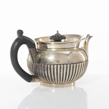 An English silver teapot, mark of Richard Pearce & George Burrows, London 1834.