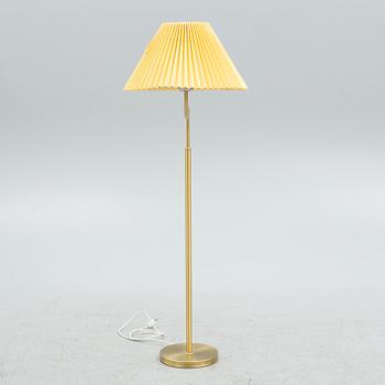 Josef Frank, golvlampa, modell nr 2368, Firma Svenskt Tenn.