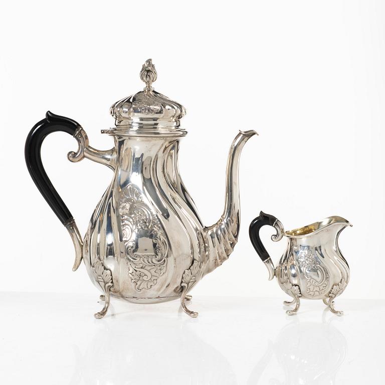 Kaffekanna och gräddkanna, silver, rokokostil, CG Hallberg, 1934.