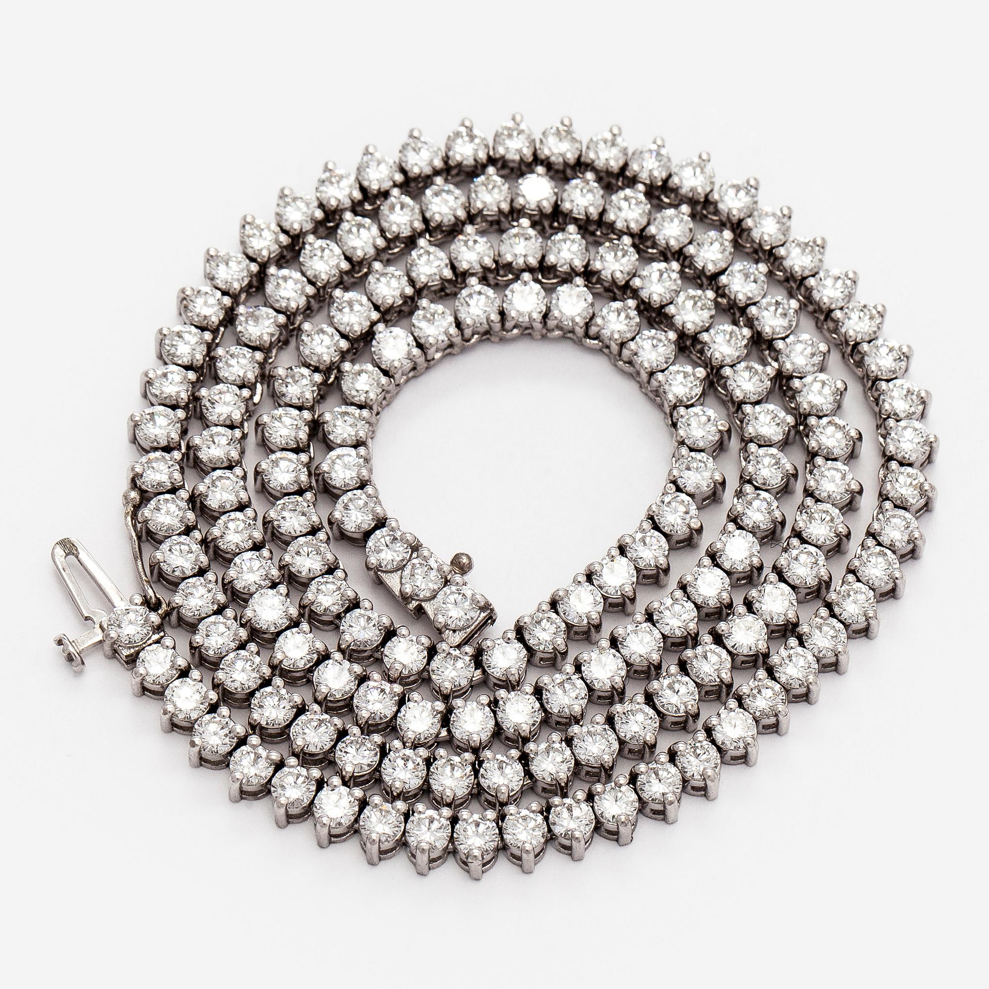 Kaulakoru, 18K valkokultaa ja briljanttihiottuja timantteja.