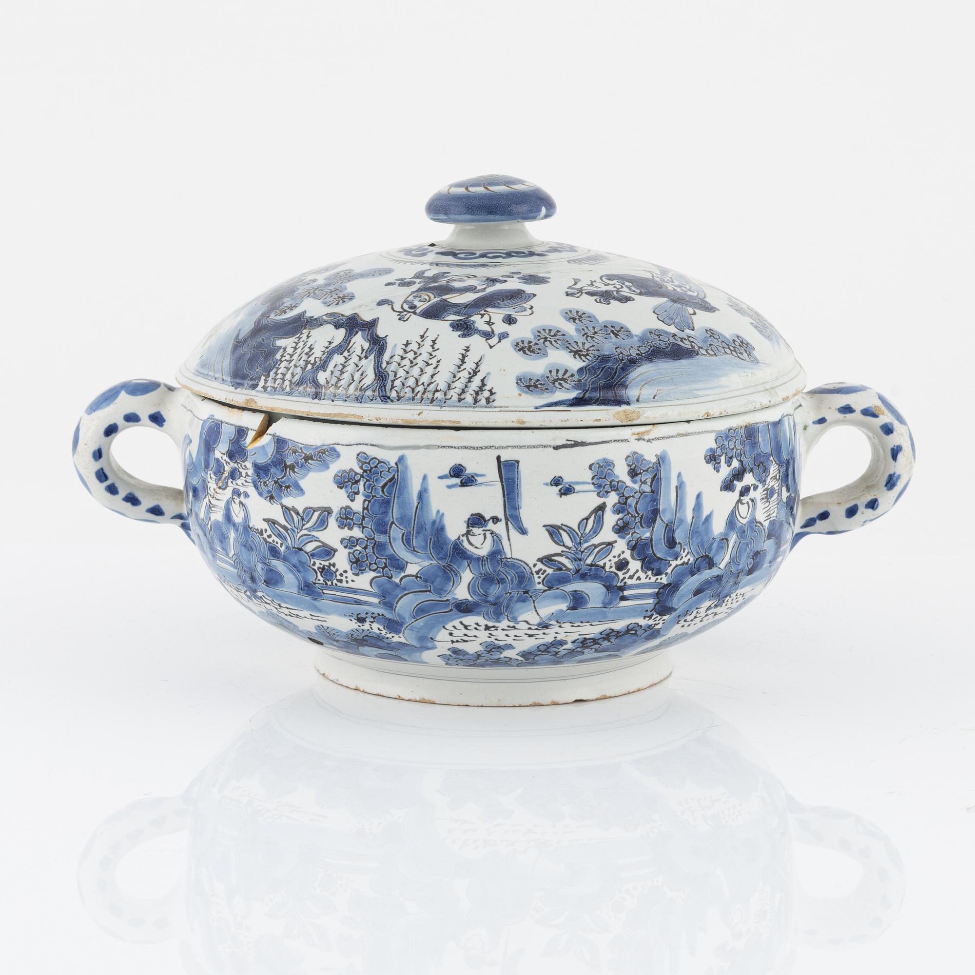 A faiance tureen s.k. kallskålskål, 18th Century.