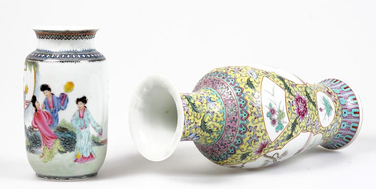 VASER, 2 st, porslin, Kina, 1900-tal.